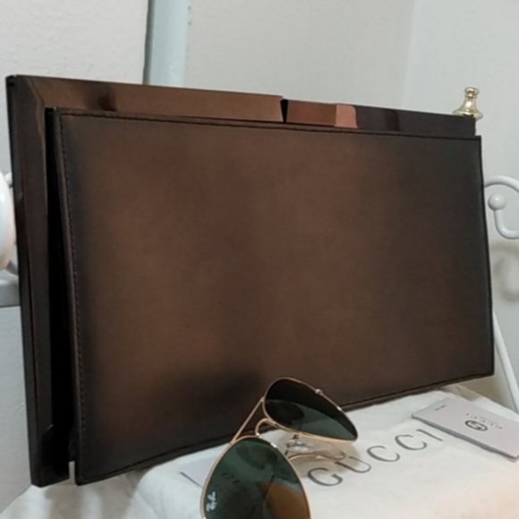 Gucci Handbags - 🛡️Like NEW, GUCCI XL Framed Leather Clutch Bag